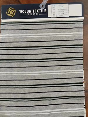 Un buon prezzo. Tessuto a maglia a strisce colorato per polo in linea