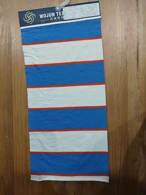 Un buon prezzo. Stoffe a maglia a strisce resistenti all'usura e alle rughe in linea