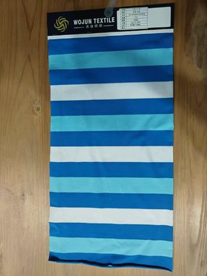 Un buon prezzo. Tessuto di materiale comodo e a strisce piatto e traspirante per polo in linea