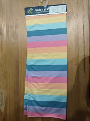 Un buon prezzo. Materiale a strisce elastico naturale e respirabile e resistente per magliette in linea