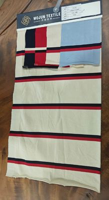 Un buon prezzo. Tessuto a maglia a strisce morbido e liscio per polo in linea