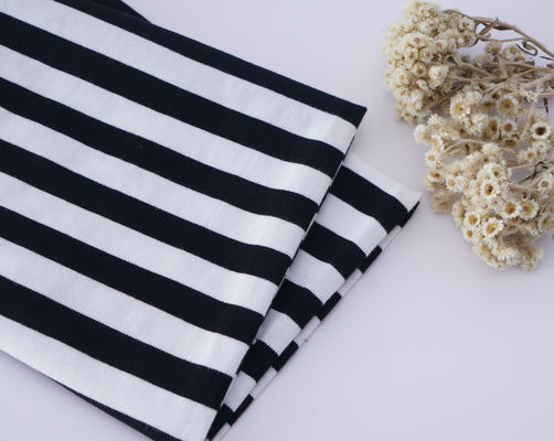 Un buon prezzo. Non è facile deformare il tessuto di materiale a strisce comodo per indossare casual in linea