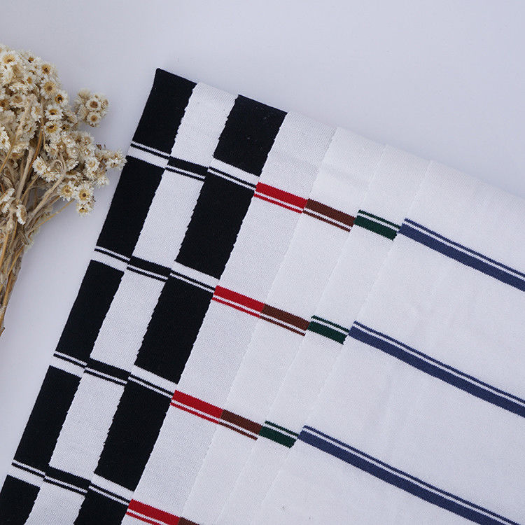 Fabbricazione a base di filati di cotone puro e di tessuto a strisce per abbigliamento sportivo