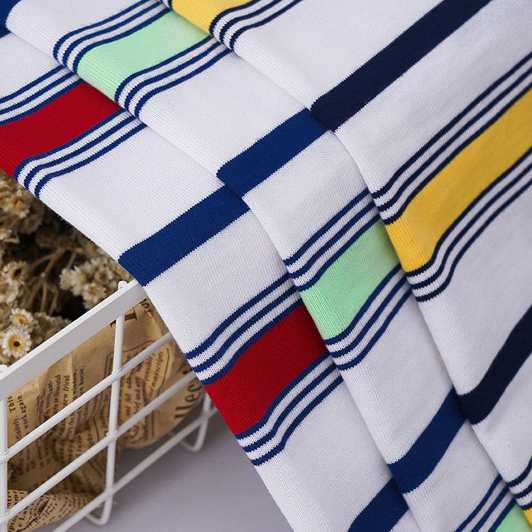 Elegante e elegante vicino alla pelle Tessuto di cotone a strisce traspirante per maglietta