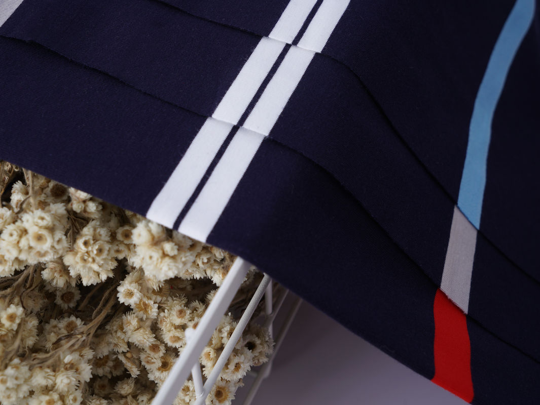 Stoffa a maglia a strisce naturale e ecologica per polo