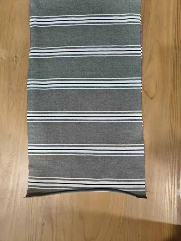 Stoffa di materiale a strisce confortevole, respirabile e che assorbe il sudore, per magliette
