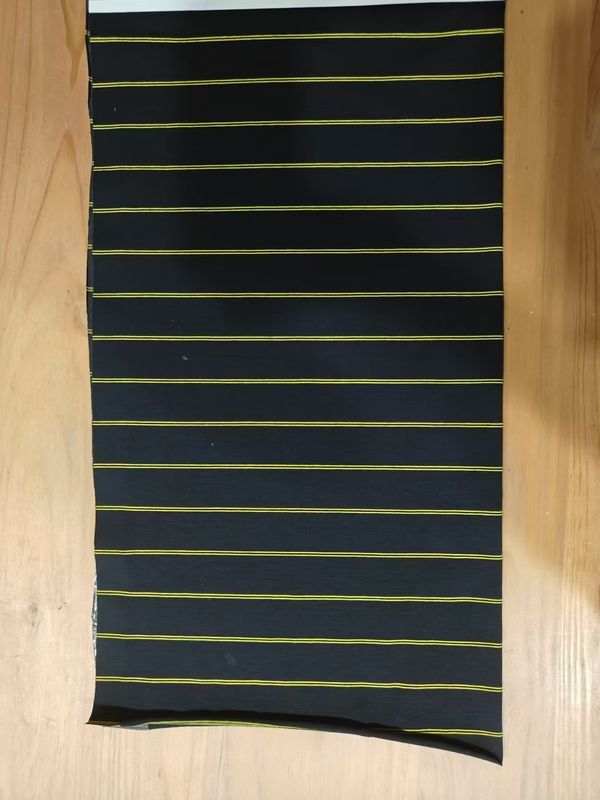 Tessuto strettamente tessuto resistente all'usura e alle rughe Materiale a strisce per camicia da polo