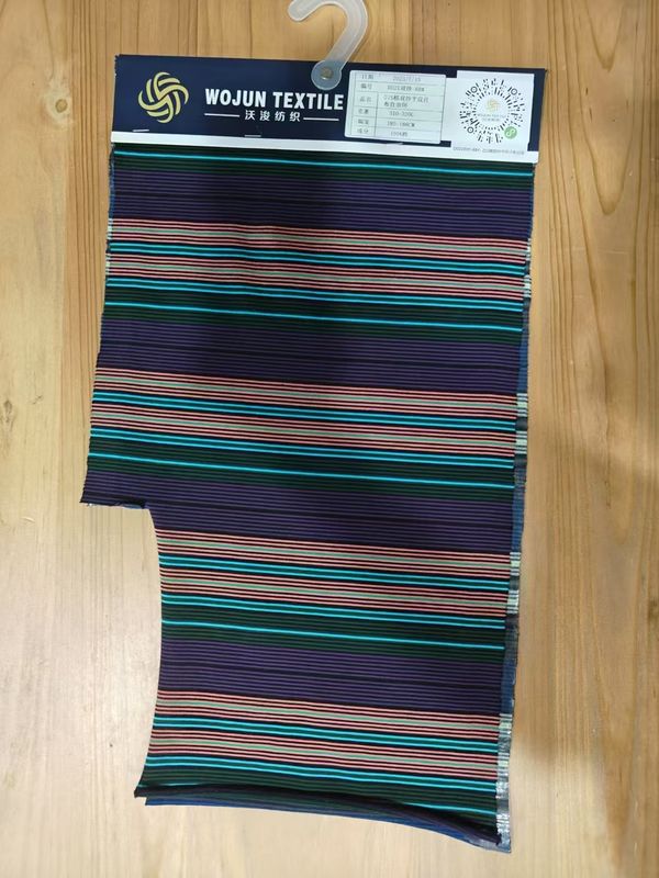 Tissu a maglia a righe morbido, di buona qualità, confortevole e che assorbe il sudore.