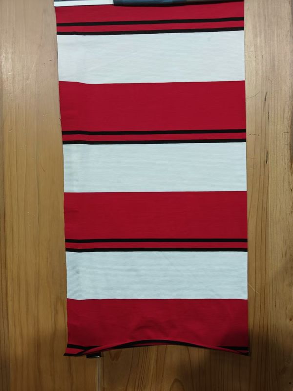 Non facile da deformare e respirabile e elastico tessuto a maglia a righe per maglietta