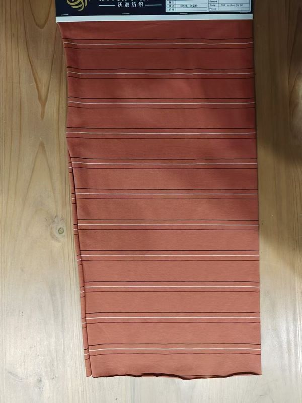 Tissu a maglia a strisce comodo e elegante per la pelle