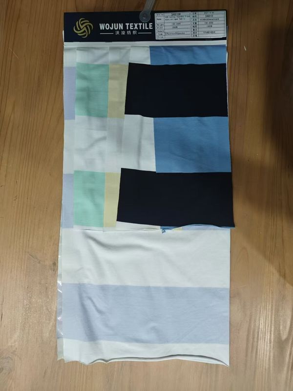 Stoffa a maglia a strisce di moda e morbida, liscia e adatta alla pelle