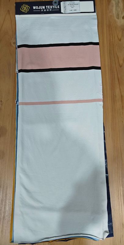 Stoffa naturale a strisce per abbigliamento casual