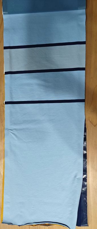 Stoffa naturale a strisce per abbigliamento casual