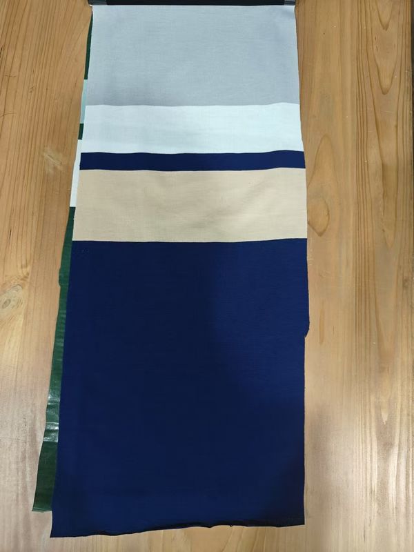 Tissu a maglia liscio e alla moda, confortevole, di grano chiaro, a strisce, per polo.