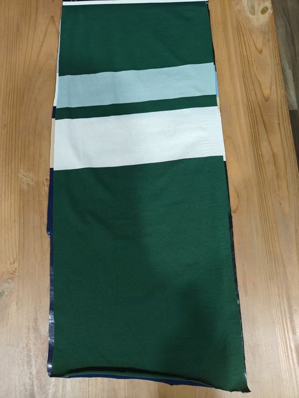 Tissu a maglia liscio e alla moda, confortevole, di grano chiaro, a strisce, per polo.