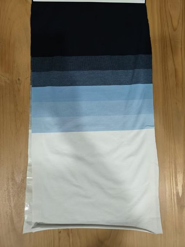 Comodo e alla moda e resistente e amichevole per la pelle tessuto a maglia a righe per abbigliamento casual