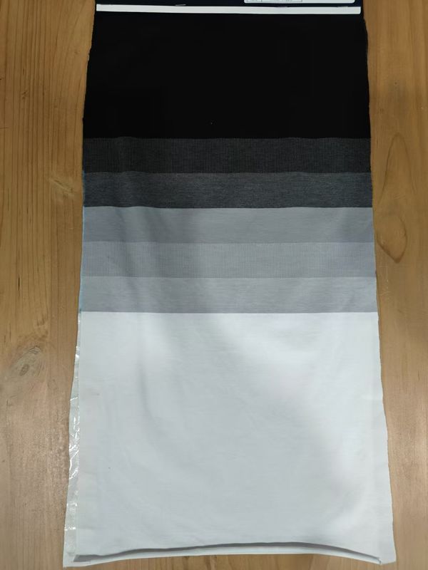 Comodo e alla moda e resistente e amichevole per la pelle tessuto a maglia a righe per abbigliamento casual