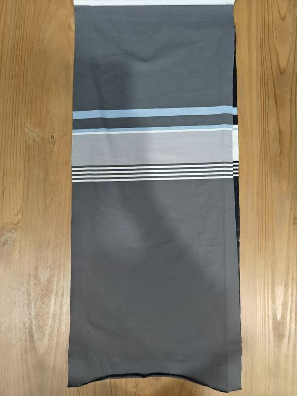 Tissu a maglia a strisce per abbigliamento casual