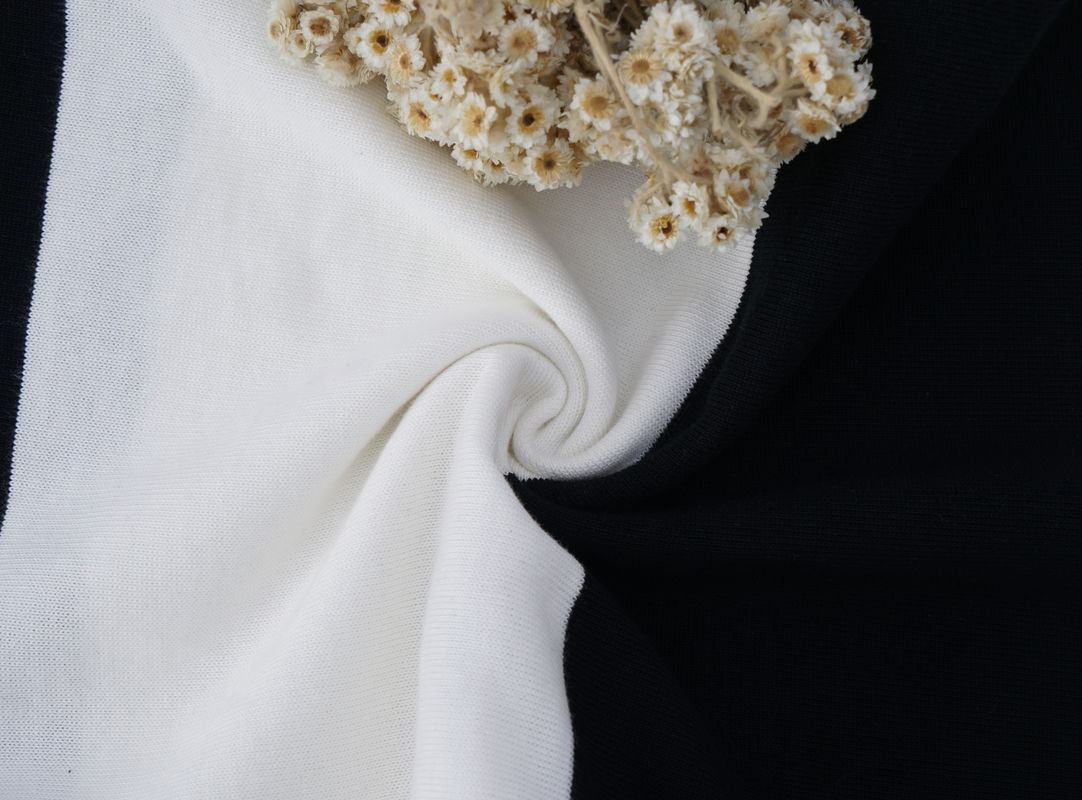 Materiale a strisce per indossare casualmente