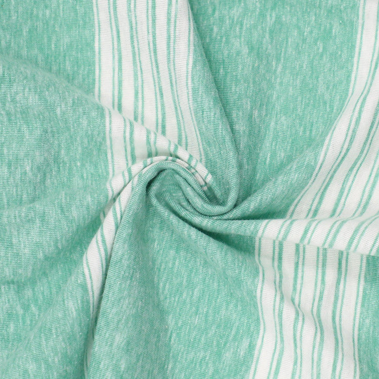 Tissu a maglia a righe delicato e comodo