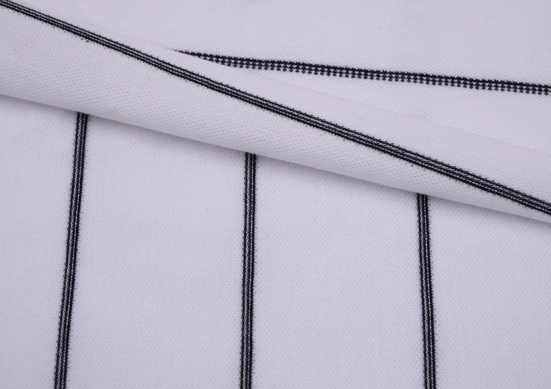 Comodo e traspirante e ecologico e naturale tessuto a maglia a righe per polo