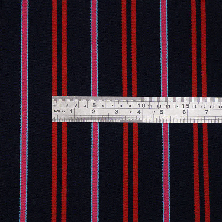 Tela rigida e chiara, buona texture e di cotone puro, a strisce, per polo.