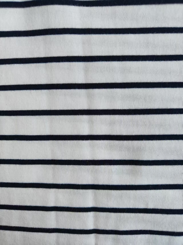 Tessuto a righe traspirante e confortevole, non facile da sbiadire, per T-shirt