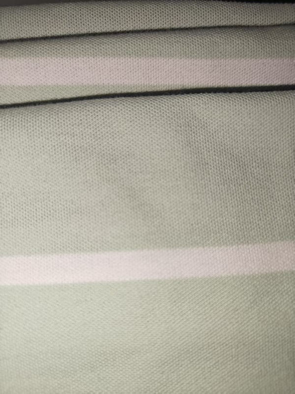 Materiale resistente all'usura e confortevole, antirughe e rinfrescante, a strisce per polo.