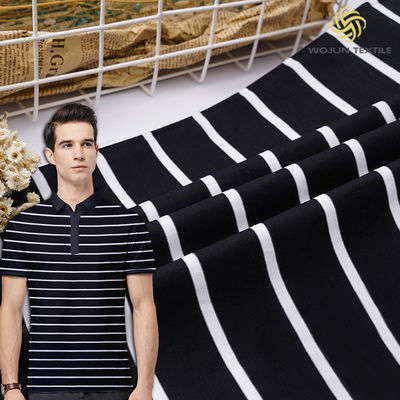 Un buon prezzo. Il tessuto della maglietta del cotone 100 ha barrato il materiale molle 175gsm per i tessuti domestici in linea