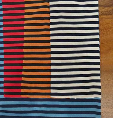 Un buon prezzo. Materiale a strisce di cotone morbido, anti-spirale e non facilmente deformabile, per magliette in linea