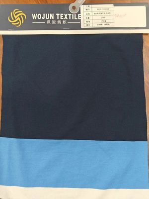 Un buon prezzo. Tessuto di materiale a strisce comodo e morbido per polo in linea