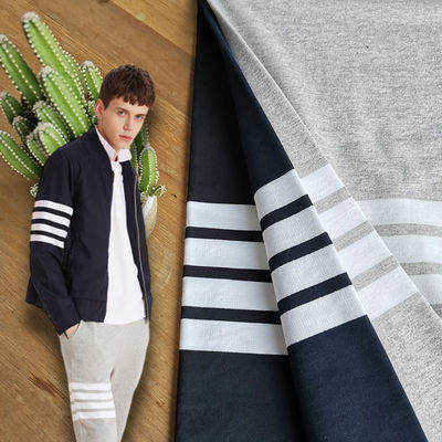 Un buon prezzo. Tissu di cotone a righe sano e duraturo per magliette con fibre elastiche in linea