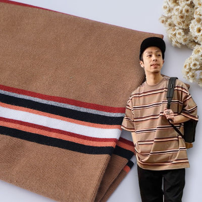 Un buon prezzo. Tessuti a maglia a righe per abbigliamento informale in linea