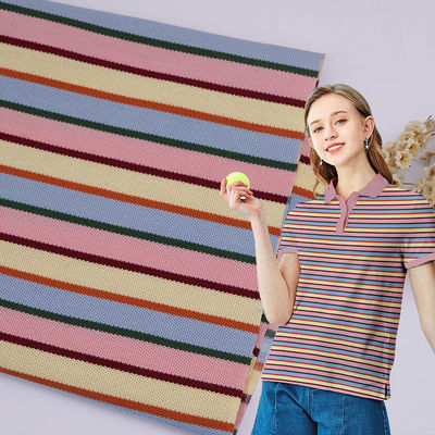 Un buon prezzo. Tessuti a maglia a righe morbidi e idratanti e lisci per abbigliamento casual in linea