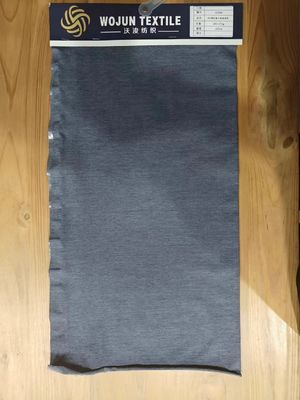 Un buon prezzo. Materiale a strisce di alta qualità, confortevole e traspirante, per polo in linea