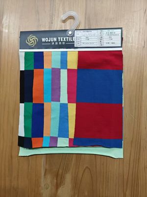 Un buon prezzo. Tessuto a strisce liscio e respirabile per magliette in linea