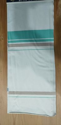 Un buon prezzo. Tessuto di materiale a strisce soffice e confortevole per magliette in linea