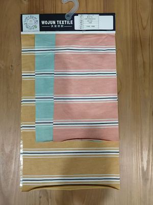 Un buon prezzo. Tessuto a maglia a strisce duraturo, confortevole e adatto alla pelle in linea