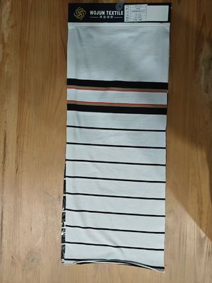 Un buon prezzo. Tessuto di cotone puro, di materiale a strisce igroscopico e resistente, per abbigliamento casual in linea