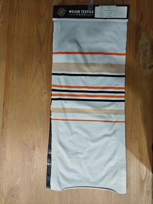 Un buon prezzo. Tessuto a maglia a strisce per magliette, traspirante, confortevole e adatto alla pelle in linea