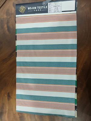 Un buon prezzo. Tessuto a strisce resistente all'usura, lucido e adatto alla pelle per l'uso occasionale in linea