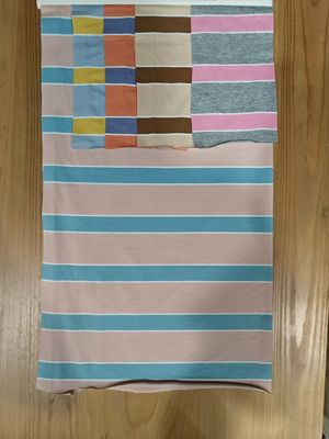 Un buon prezzo. Materiale a strisce resistente e traspirante per magliette in linea