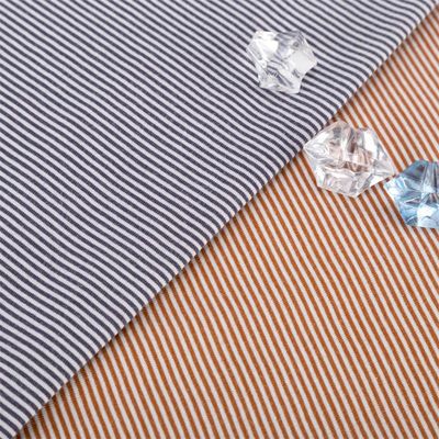 Un buon prezzo. Tessuto a maglia a strisce liscia e respirabile per magliette in linea