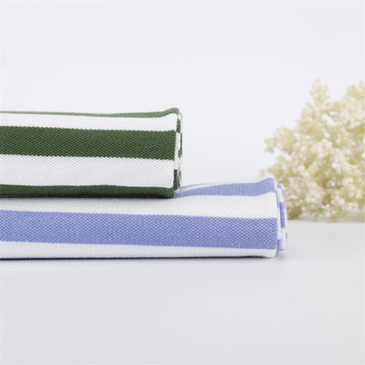 Un buon prezzo. Comodo e non facile da deformare e traspirante tessuto a maglia a righe per abbigliamento casual in linea