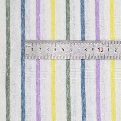 Un buon prezzo. Tissu a maglia a righe comodo, resistente e adatto alla pelle in linea