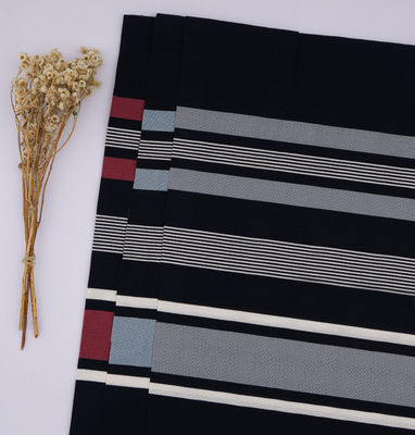 Un buon prezzo. Tessuti a maglia a strisce per abbigliamento informale in linea