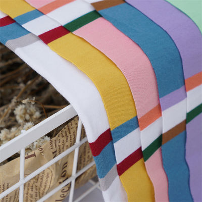 Un buon prezzo. Naturale e confortevole tessuto a maglia a righe morbido e liscio per abbigliamento casual in linea