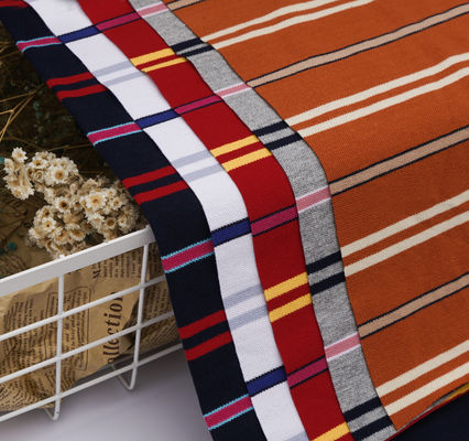 Un buon prezzo. Tela rigida e chiara, buona texture e di cotone puro, a strisce, per polo. in linea