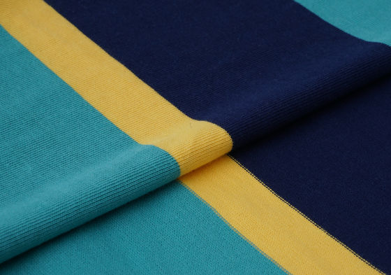 Un buon prezzo. Tessuto a maglia a strisce morbido per magliette in linea