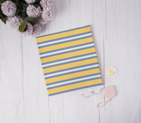 Un buon prezzo. Tessuto a maglia a righe liscio e traspirante per magliette in linea